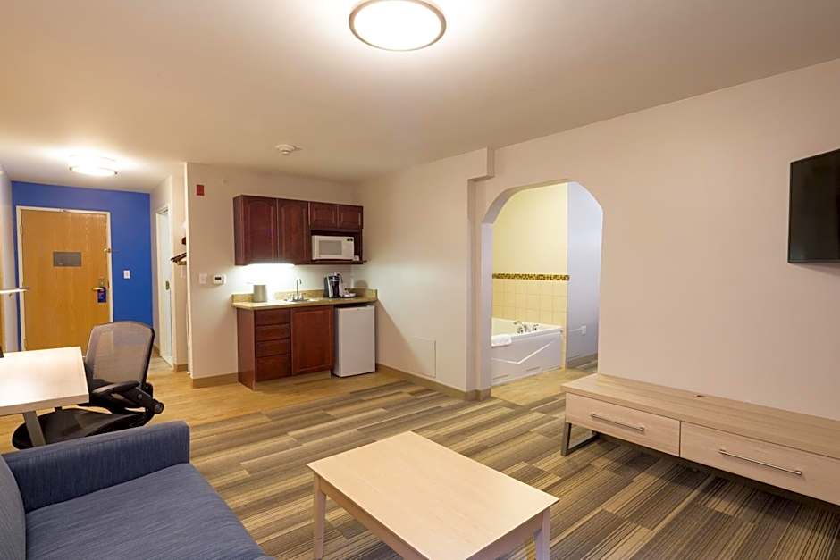Holiday Inn Express Hotel & Suites Detroit-Utica By IHG
