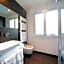 Q Hotel