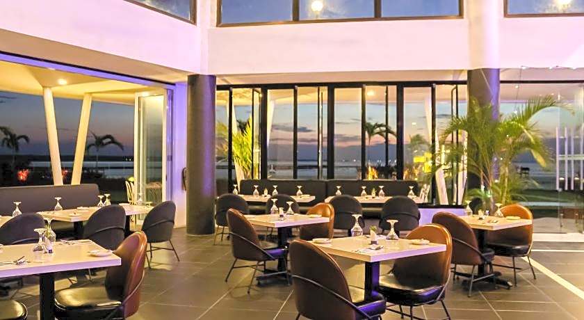 Doulos Phos The Ship Hotel