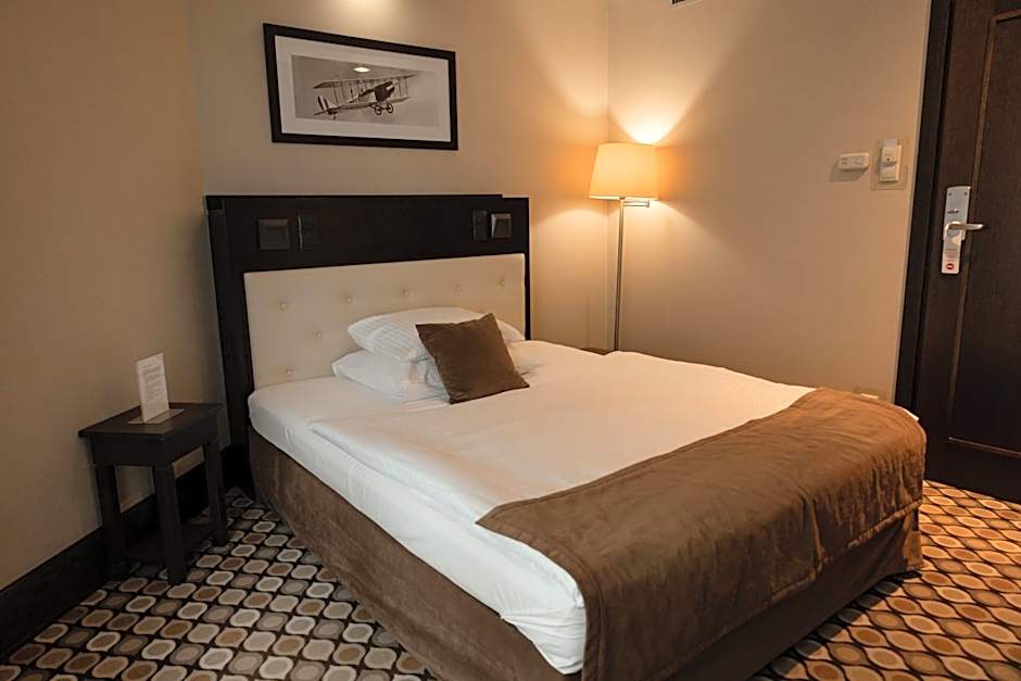 Red Baron Hotel & Restaurant