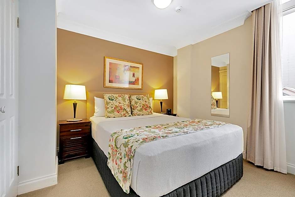 Manor Apartment Hotel