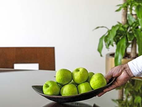 Deluxe Twin Suite with Part Haram View