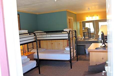 4-Bed Private Dormitory Room with Private Bathroom