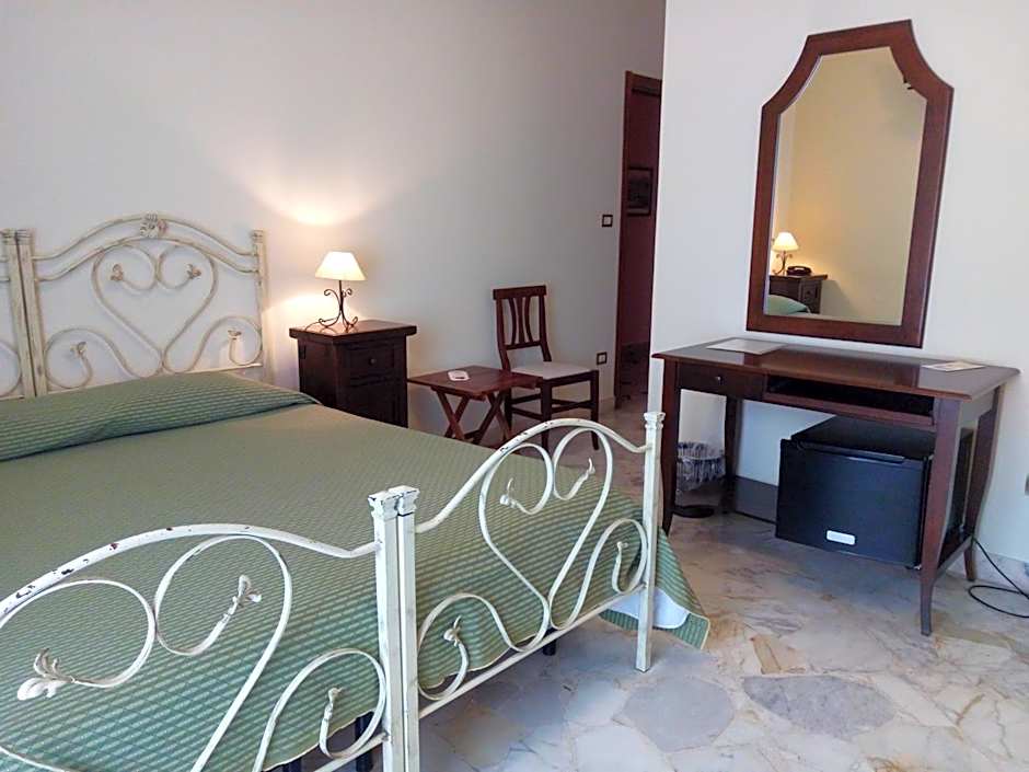 Photo 1 of 22 of 1 Double Bed or 2 Beds, Balcony