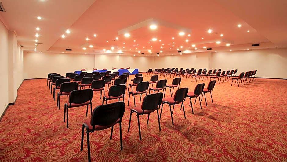 Hotel Windsor House Inn By GEH Suites