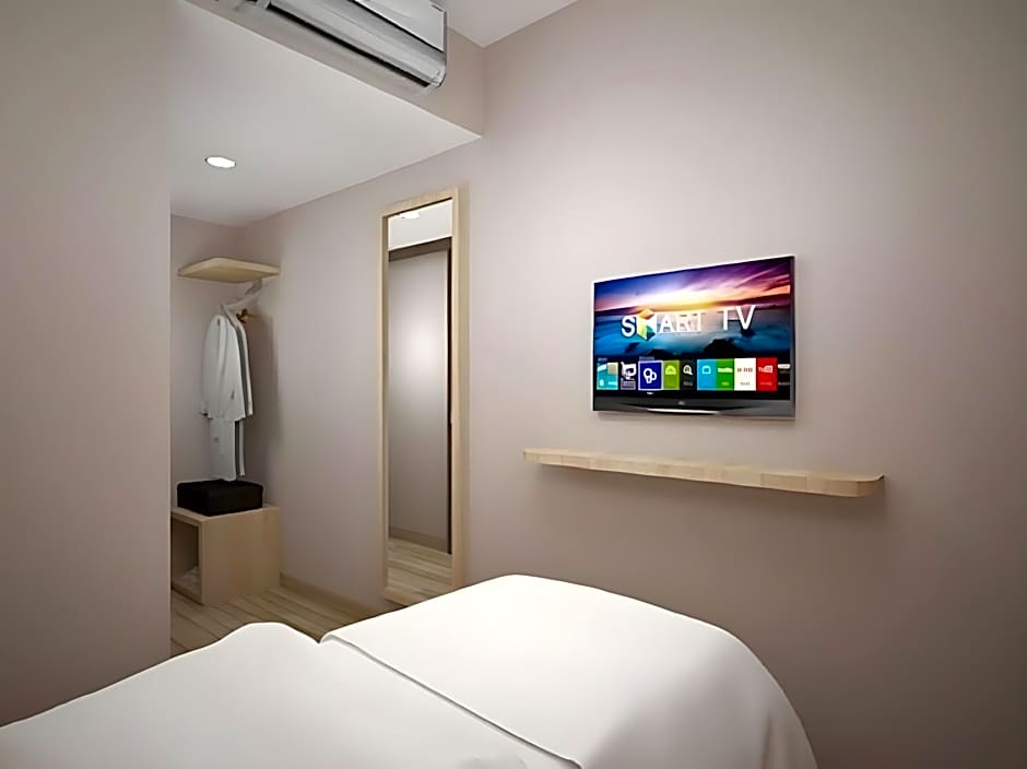 Central Front One Inn Jakarta Airport