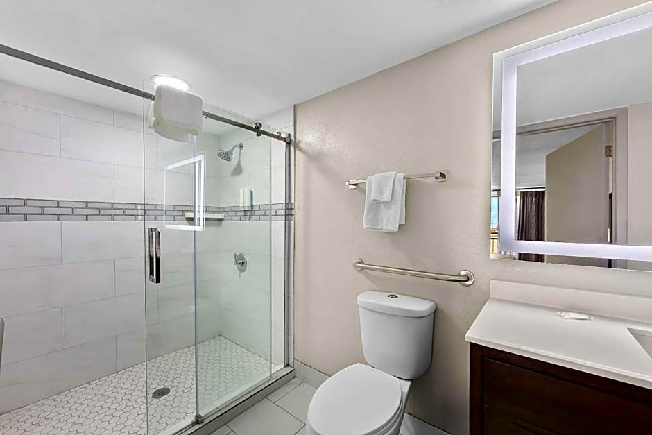 Clarion Inn & Suites near the Leconte Center Pigeon Forge