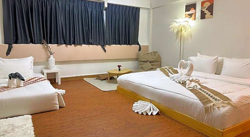 Montana Hotel & Hostel Phuket