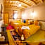 Hotel Babylon Dades