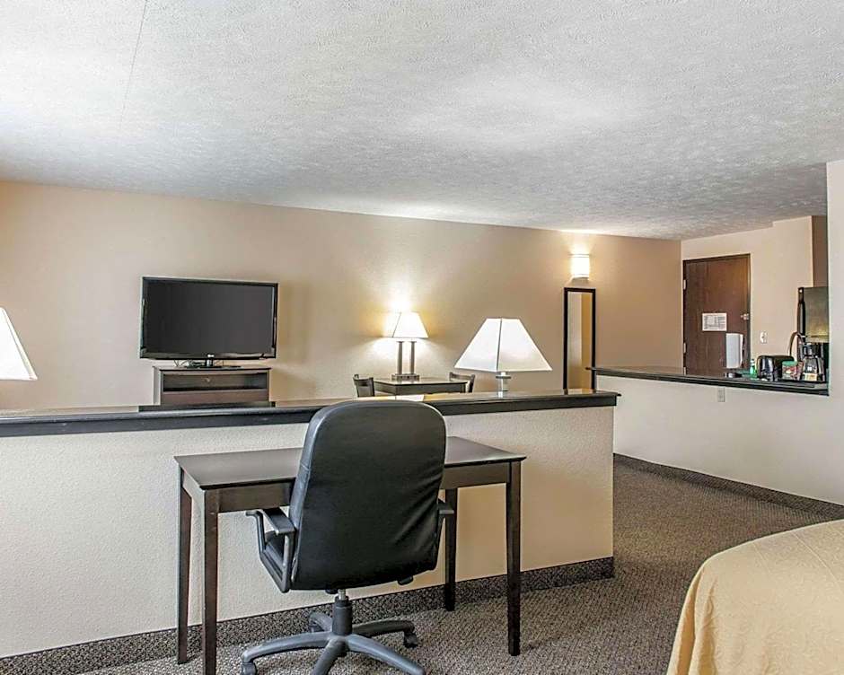 Quality Inn & Suites Mattoon South