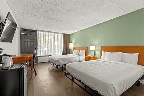 Queen Room with Two Queen Beds - Disability Access