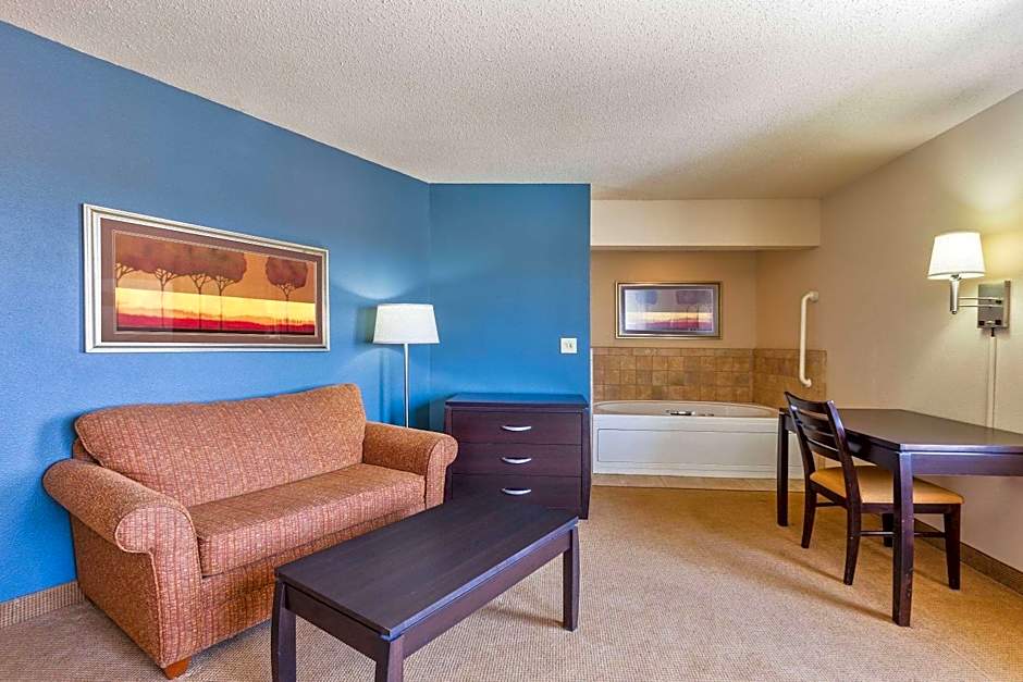 AmericInn by Wyndham Monmouth