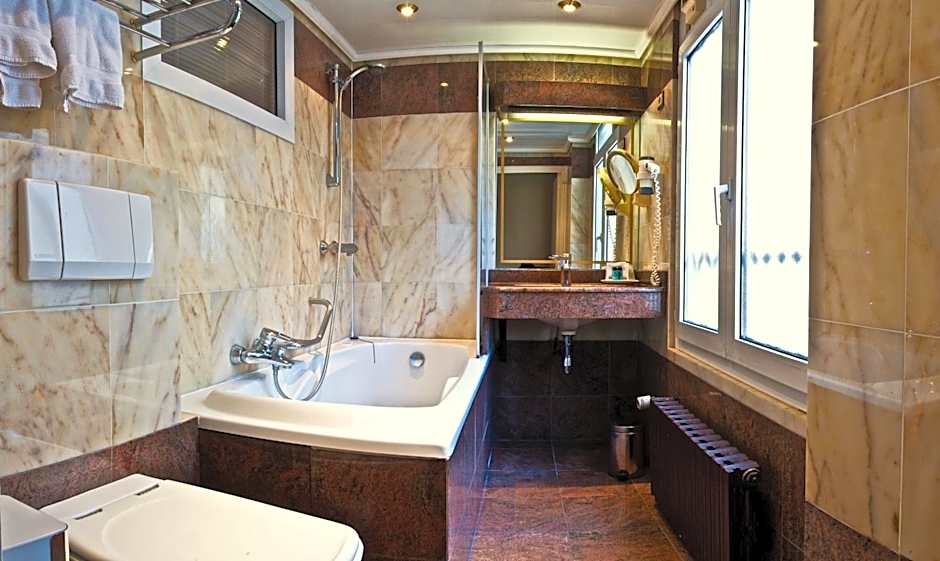 Hotel Du Midi Paris Montparnasse