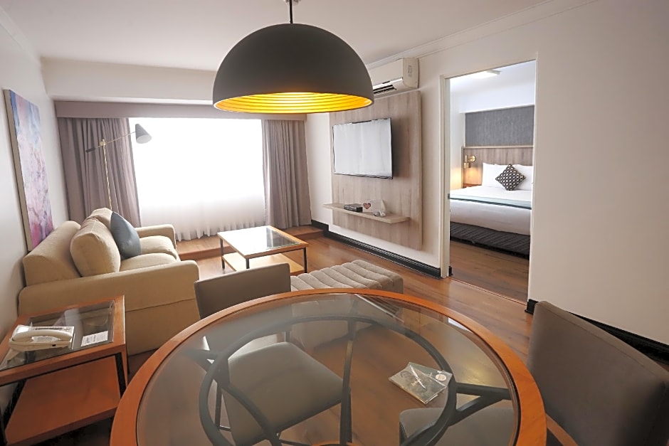 Radisson Hotel Plaza del Bosque