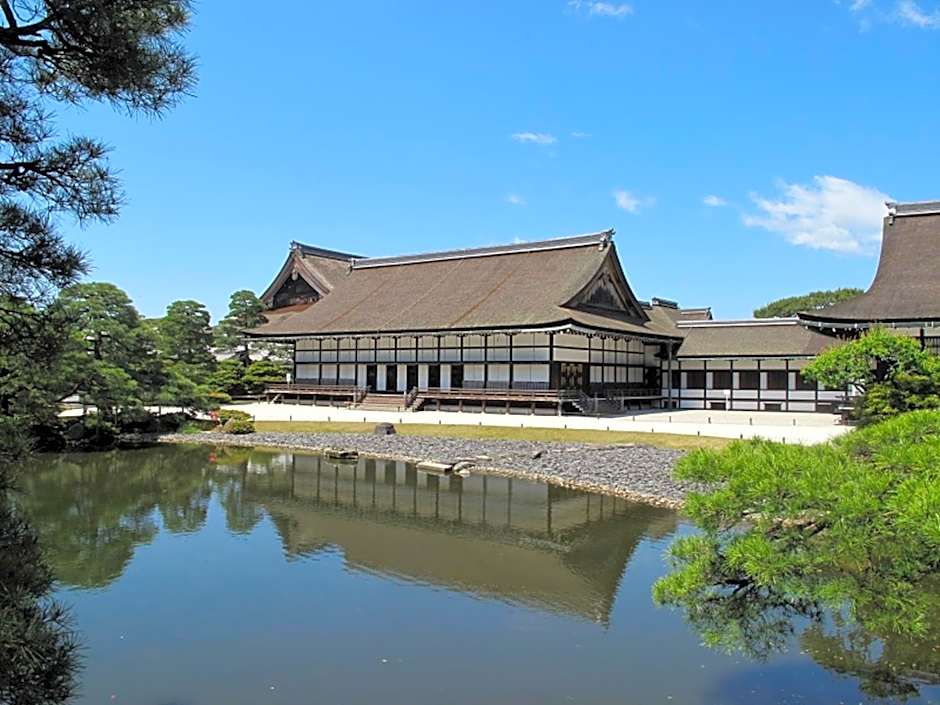 Marutamachi Crystal Hotel