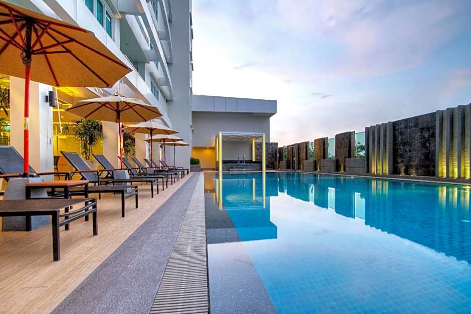 Classic Kameo Hotel & Services Apartment 