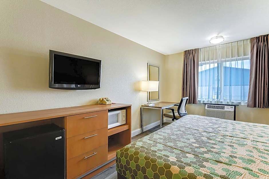 Econo Lodge Madison East