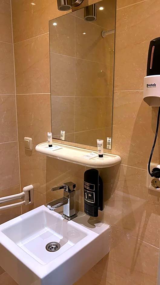 Aadam Hotel Wilhelmina