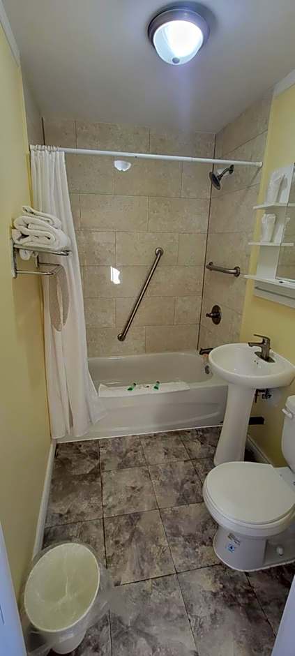 North Shore Wayside Inn