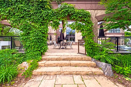 Best Western Plus Perth Parkside Inn & Spa