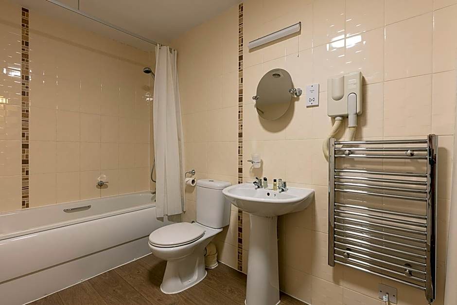 The New Inn by Roomsbooked