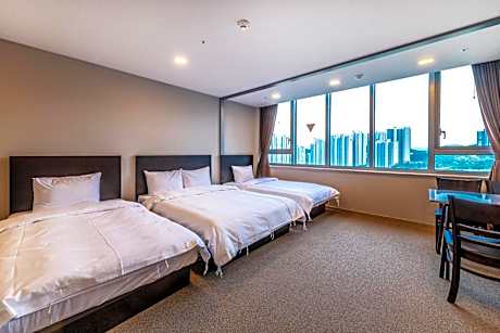 Deluxe Triple Room
