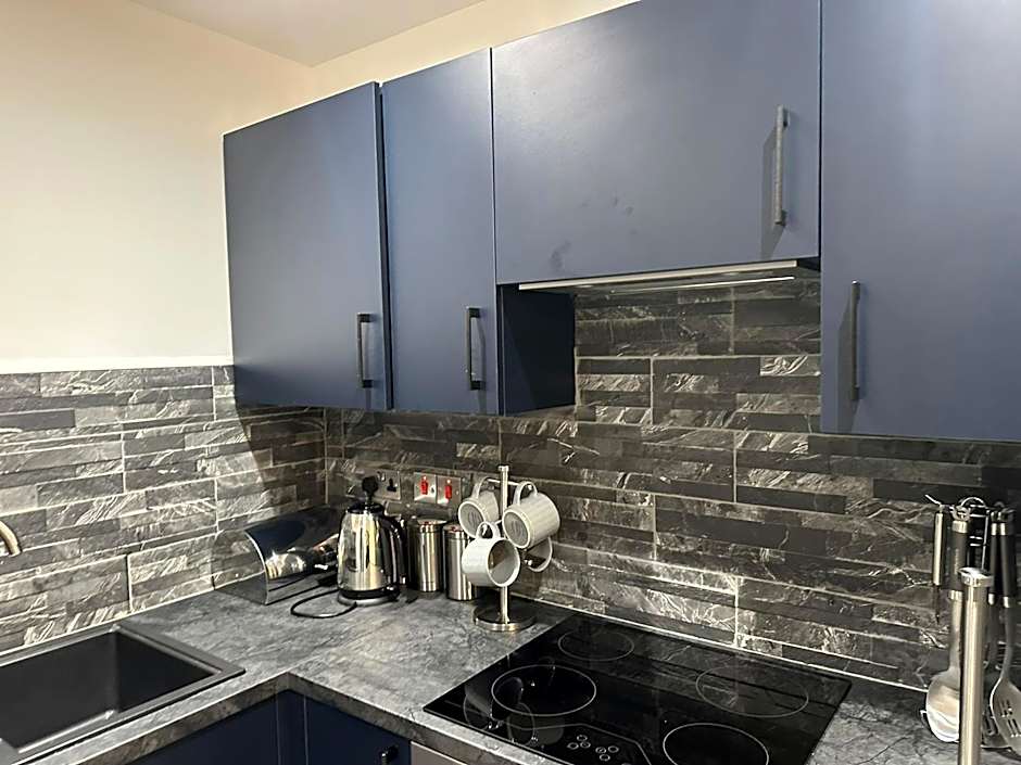 Adam Court Apartments - PE1 - Contractor Friendly - Choice of Studios or 1 Bed Apartments - Free Parking - Sofa Beds - Sky TV - Full Kitchen - Washer Dryer - WiFi