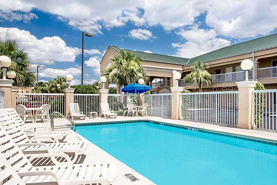 Baymont by Wyndham Crestview