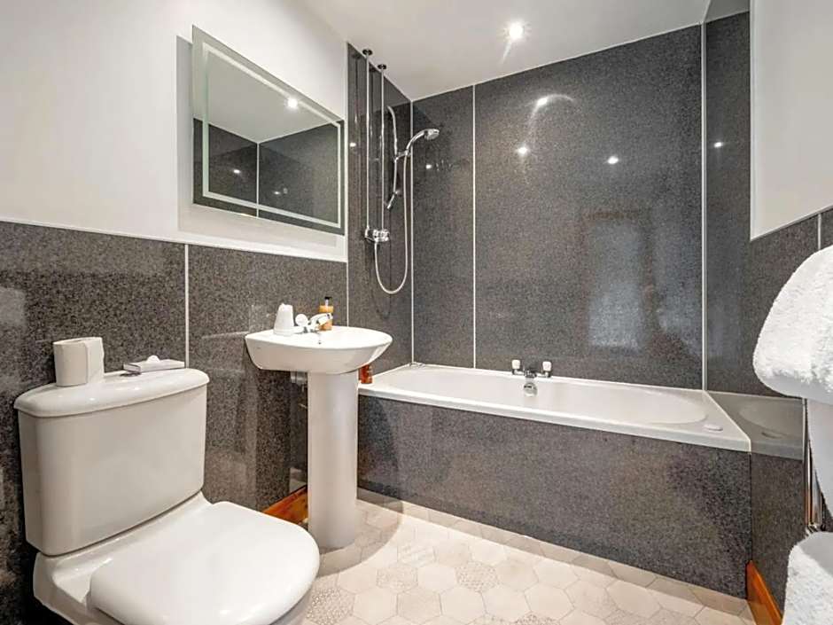 Loch Ness Clansman Hotel