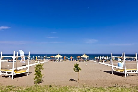 Gregory Peck Beach Break Apartments