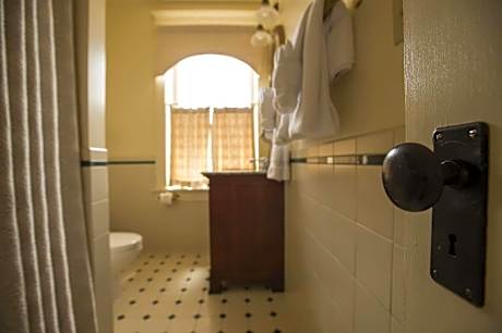 Historic Two Queen Suite