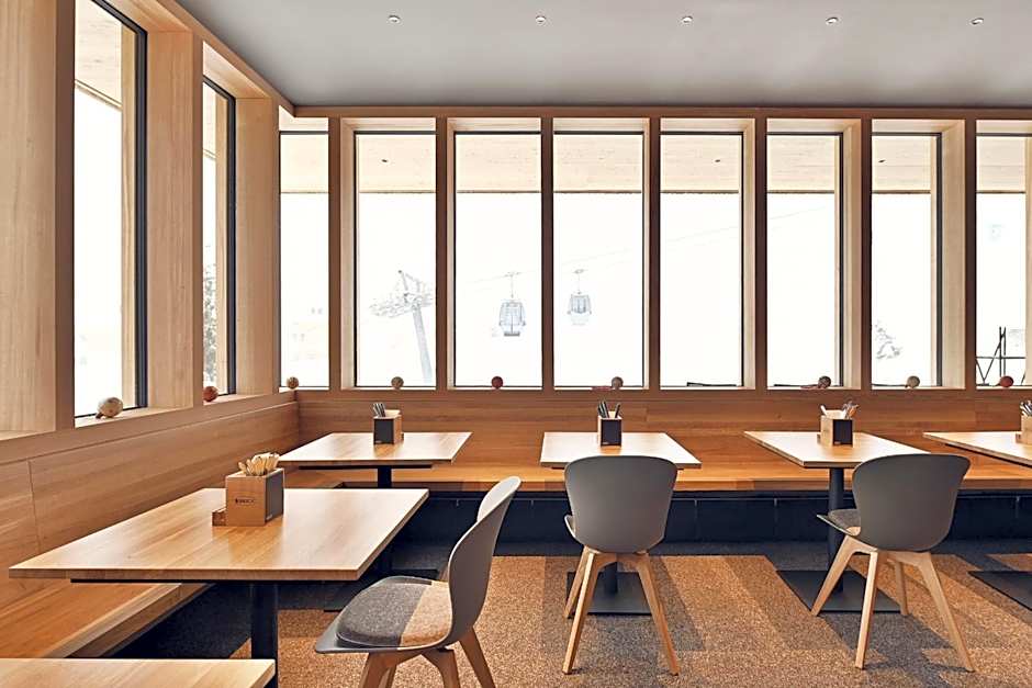 Warth52-W52 Apartments