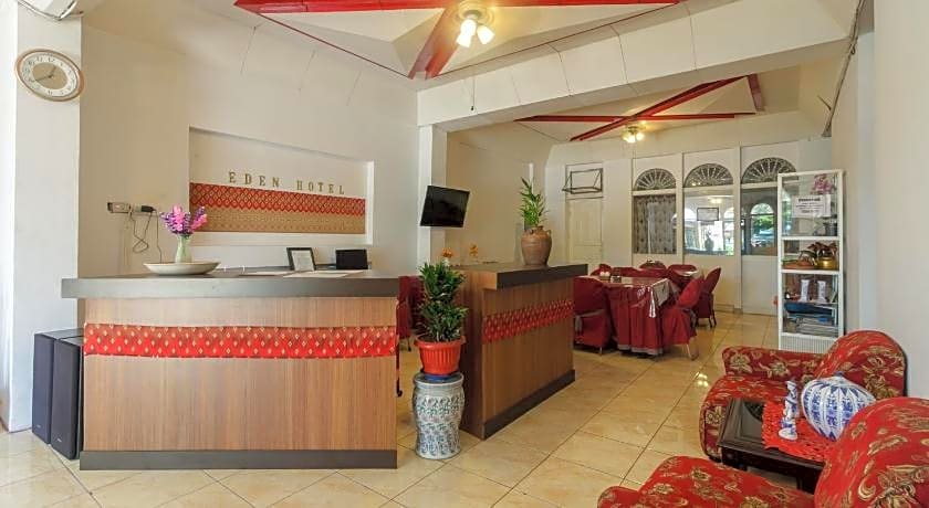 RedDoorz Syariah near Universitas Negeri Padang