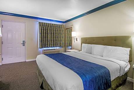 1 King Bed, Nonsmoking
