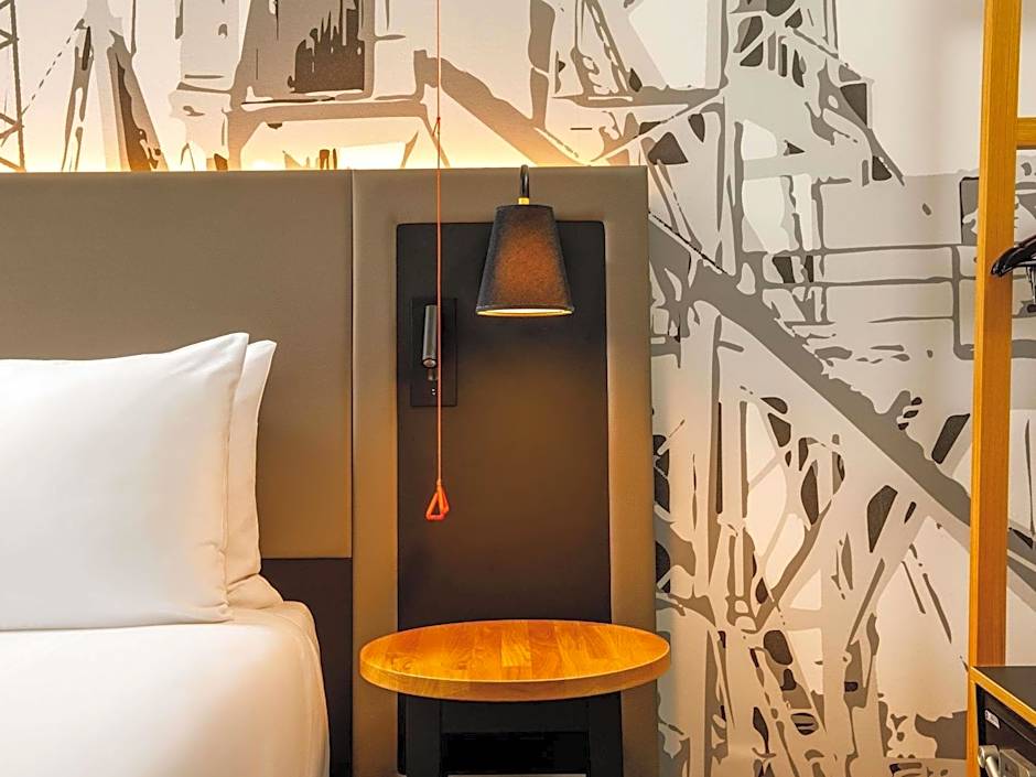 Mercure Cardiff North Hotel