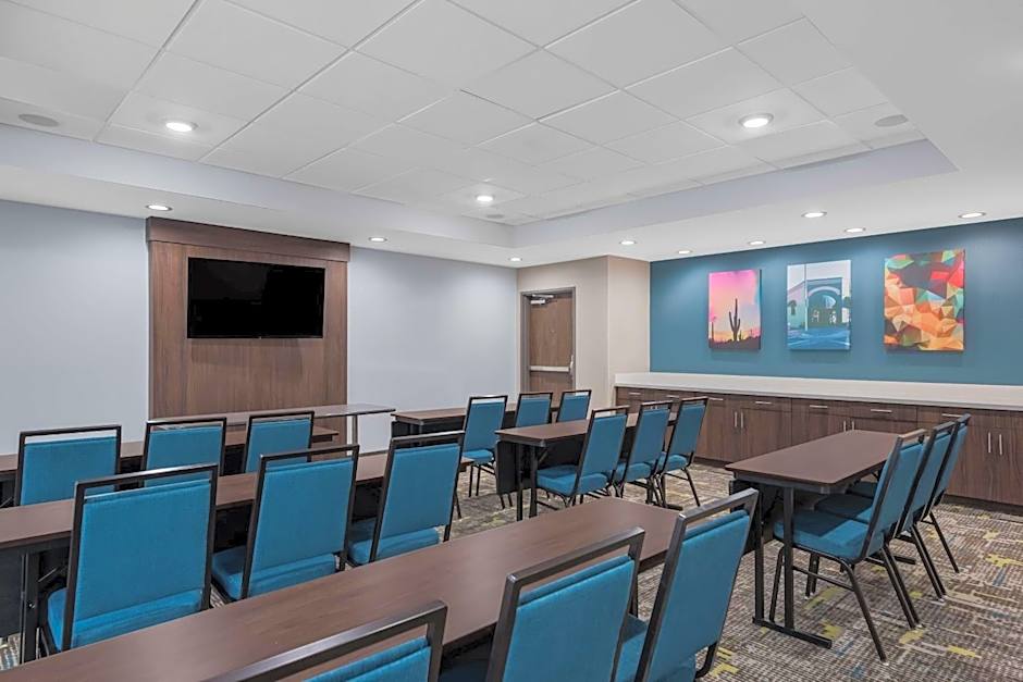 Hampton Inn by Hilton Williams