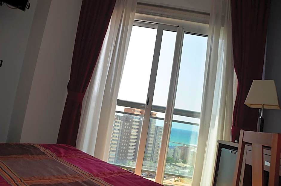 La Familia Gallo Rojo