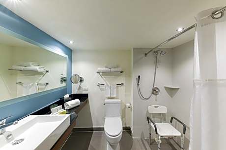 Double Room with Two Double Beds - Disability Access