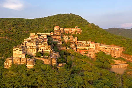 Neemrana Fort-Palace