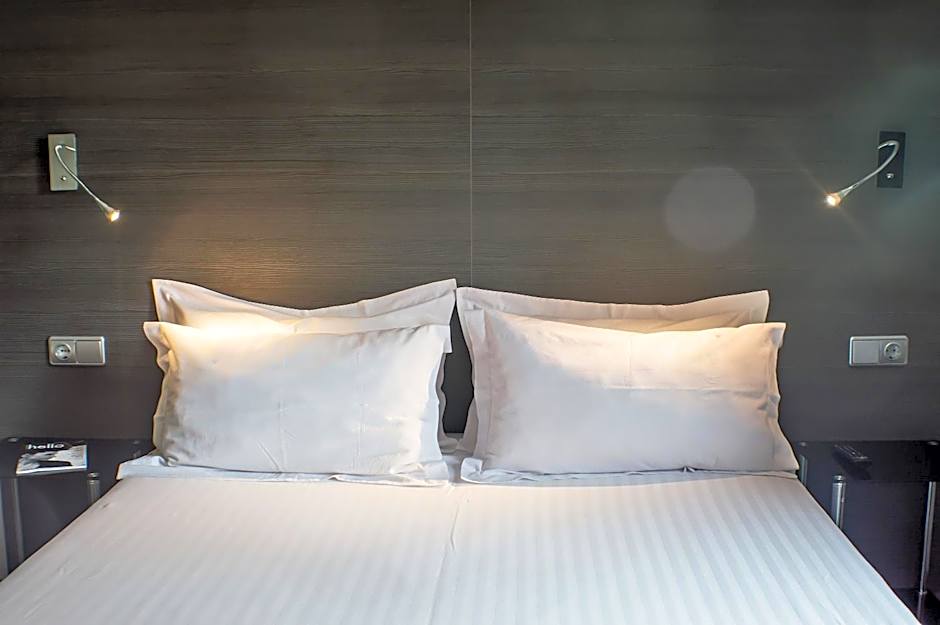 Quart Youth Hostel & Apartments