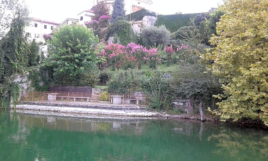 B&B In Riva al Lago