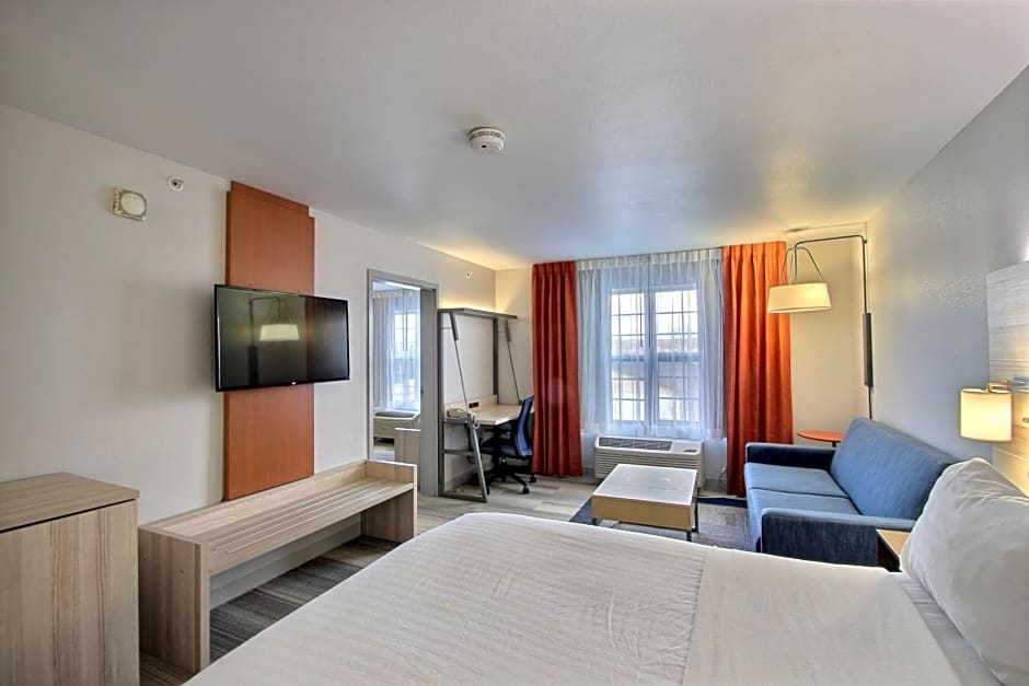 Holiday Inn Express Hotel & Suites Milwaukee Airport