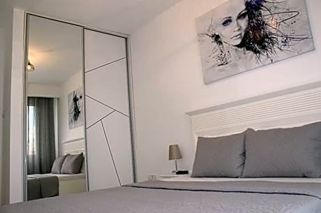 Luxury City Center Apartment – Romana