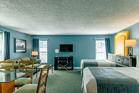 Queen Suite with Two Queen Beds