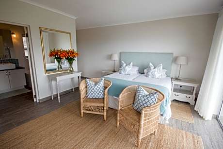 Deluxe Double or Twin Room with Sea View - Knysna Sea Horse