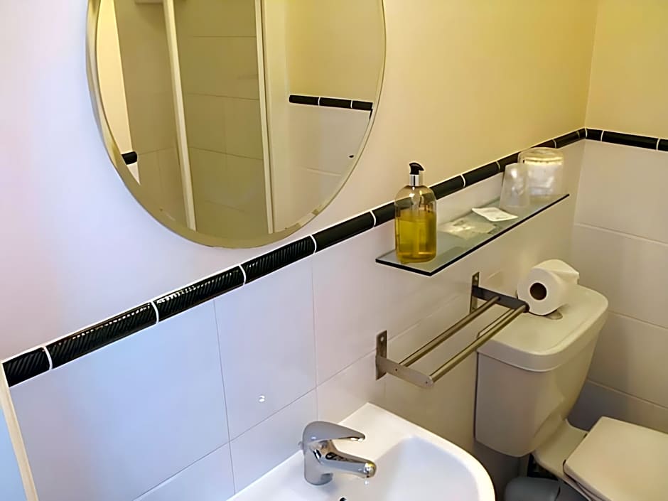 LG Thai Derm Spa & Guesthouse                                                   