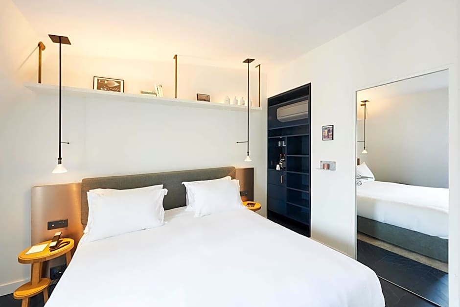 Perpetual Elysee Montaigne