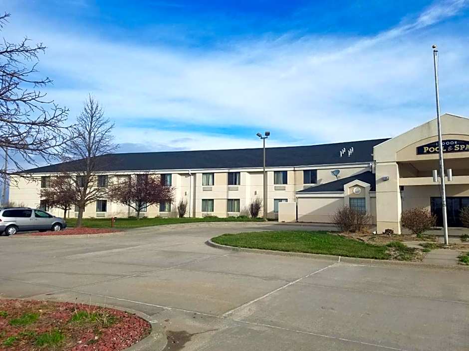 Syracuse Inn and Suites