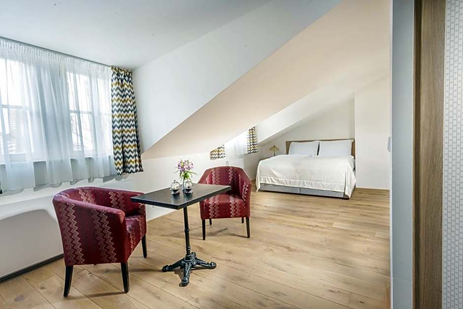 Hotel At the White Lily