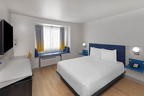Queen Room - Disability Access/Non-Smoking